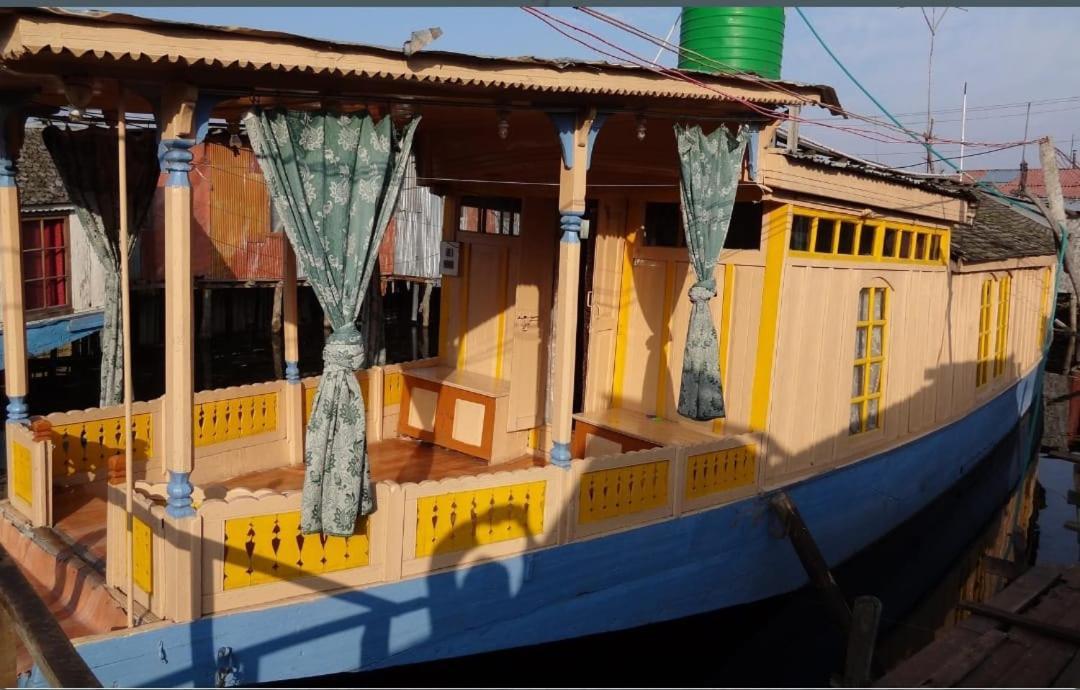 Hotel Houseboat Moon Of Kashmir Srīnagar Exterior foto