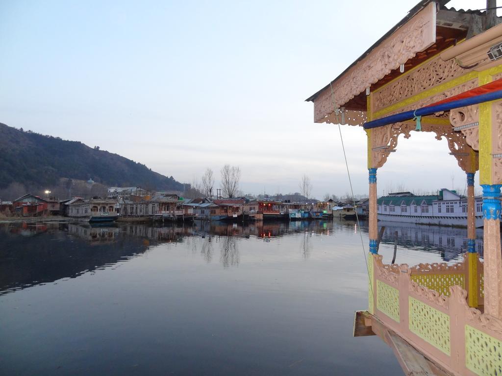 Hotel Houseboat Moon Of Kashmir Srīnagar Exterior foto