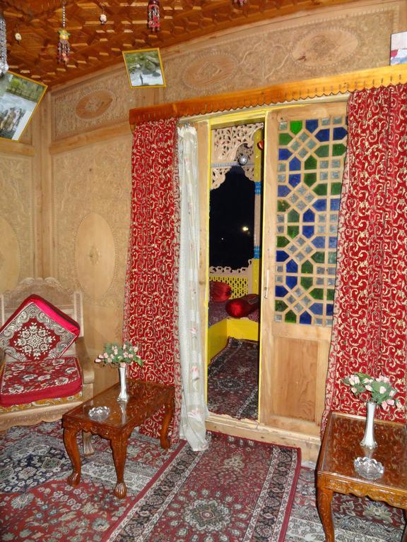 Hotel Houseboat Moon Of Kashmir Srīnagar Exterior foto