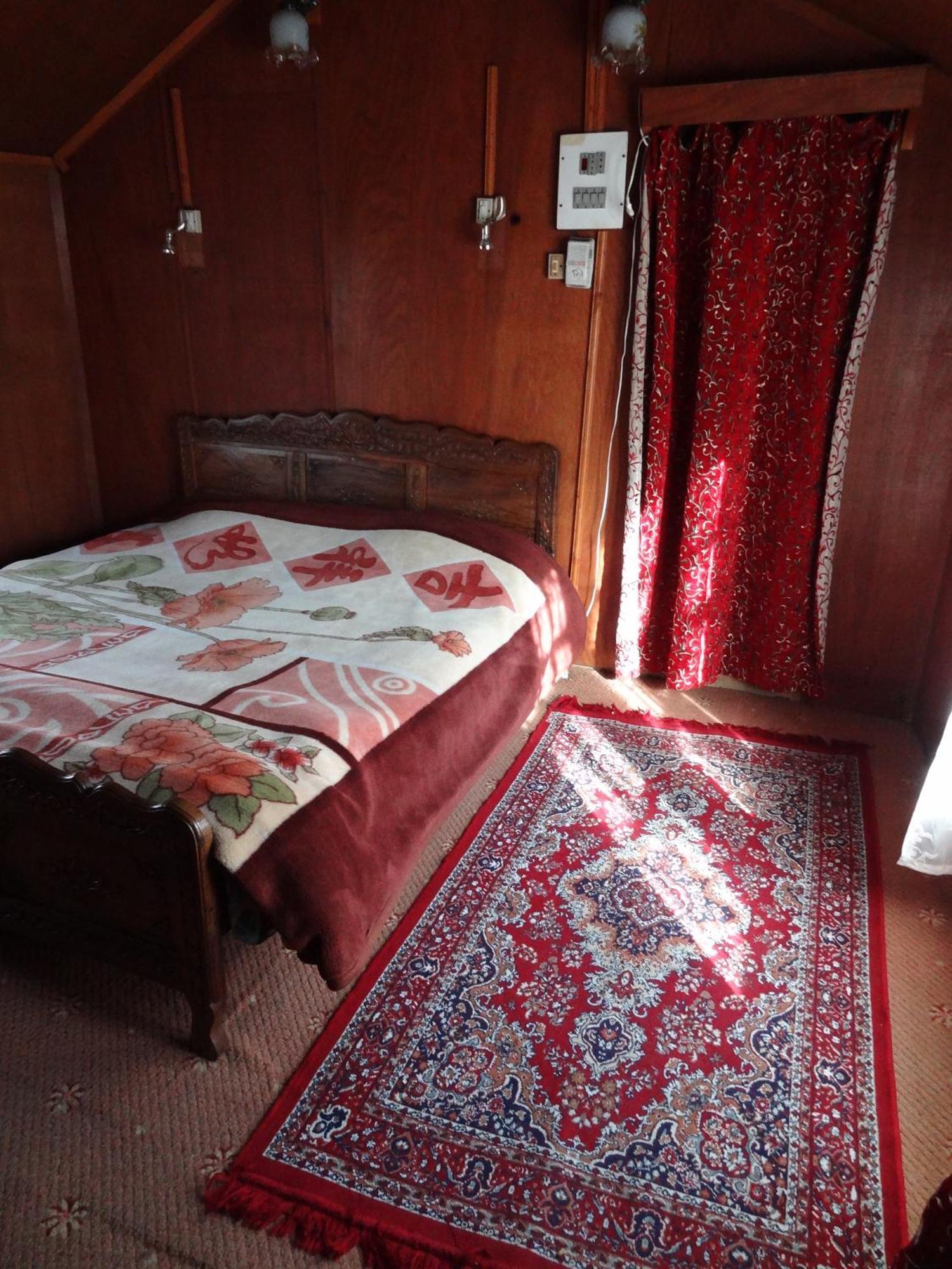 Hotel Houseboat Moon Of Kashmir Srīnagar Habitación foto