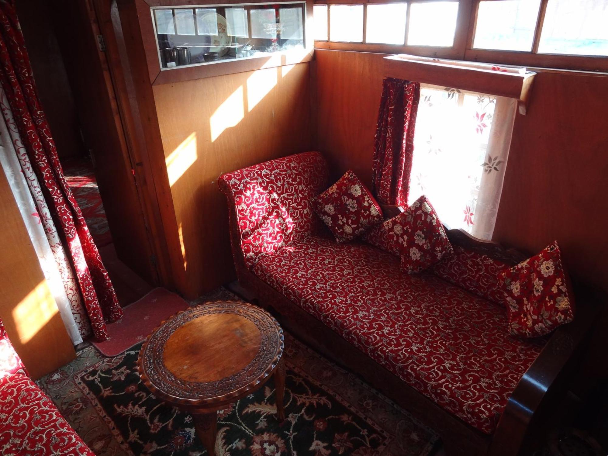 Hotel Houseboat Moon Of Kashmir Srīnagar Habitación foto